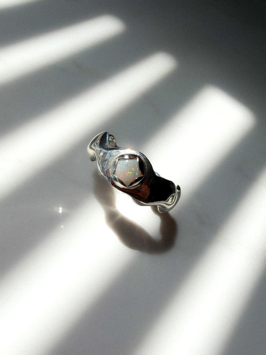 Aunty Lindsay Wavy Ring