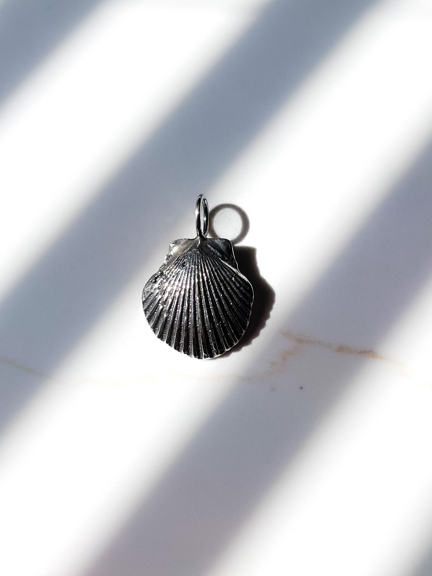 Fan shell with out gemstone 
